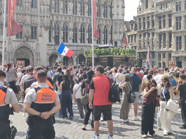 何かのイベントなのか大勢の人出でした