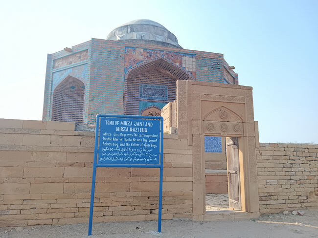 ミルザーガジベクの廟に来ました。