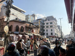 INDRACHOKという交差点 までくると、混沌として来ました