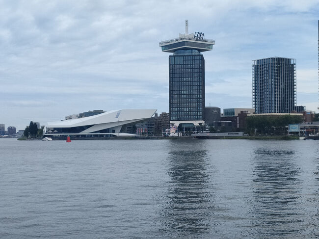 対岸に展望台が見えます