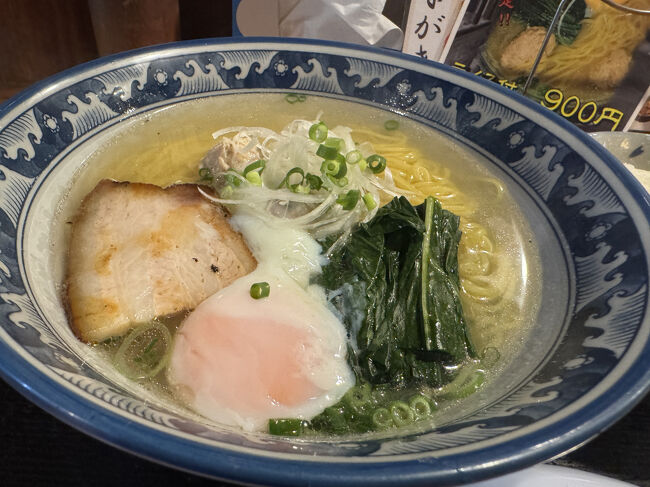 ちょっと遠く函館の鶏旬さん<br />こちらでは比内地鶏を使った美味しい塩ラーメンが頂けます。<br />味気ない塩ラーメンが多い中、こちらのラーメンはしっかりと出汁を取ってあり美味しい。<br />写真は復刻版何とか(笑)