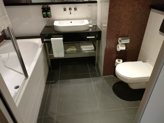 バスタブ付きのきれいなお部屋でした