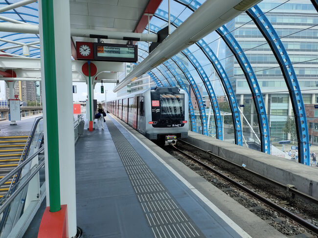 時間があるのでザーン・スカンス観光に出かけます<br /><br />地下鉄でAmsterdam Sloterdijk駅へ<br />