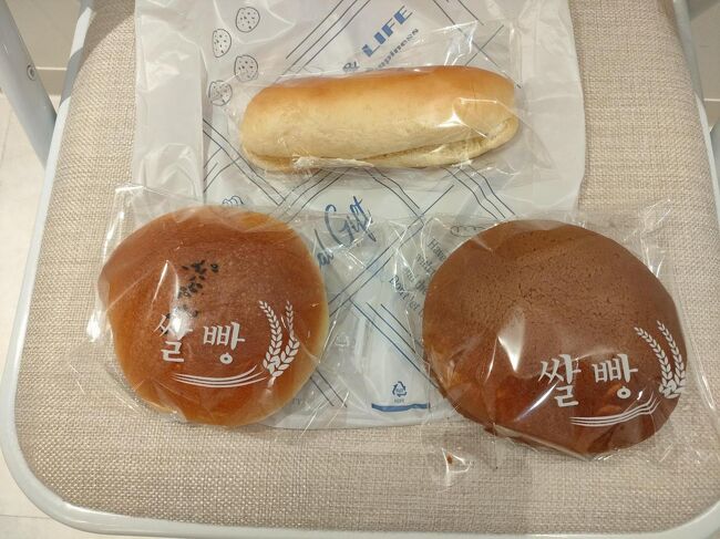 バタークリームパン、小豆パン、コーヒーパン、すべて１，２００ｗでした。