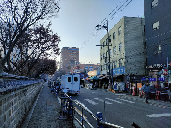 朝から地下鉄９号線と１号線を乗り継いで、東廟前駅まで来ました。<br />今日は例のyoutuberお薦めのに行きます。<br />