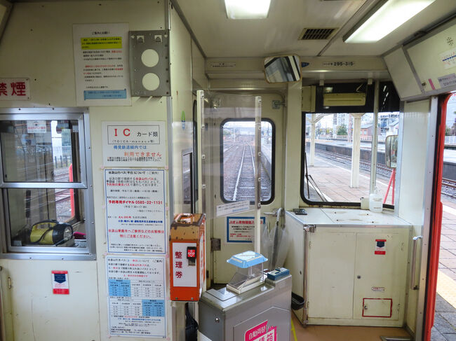 ワンマンの単行気動車、ローカル線の典型。