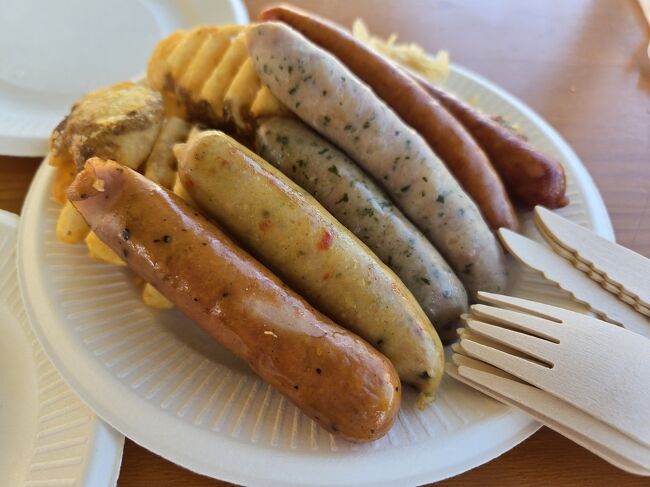 定番のソーセージ盛り合わせに、