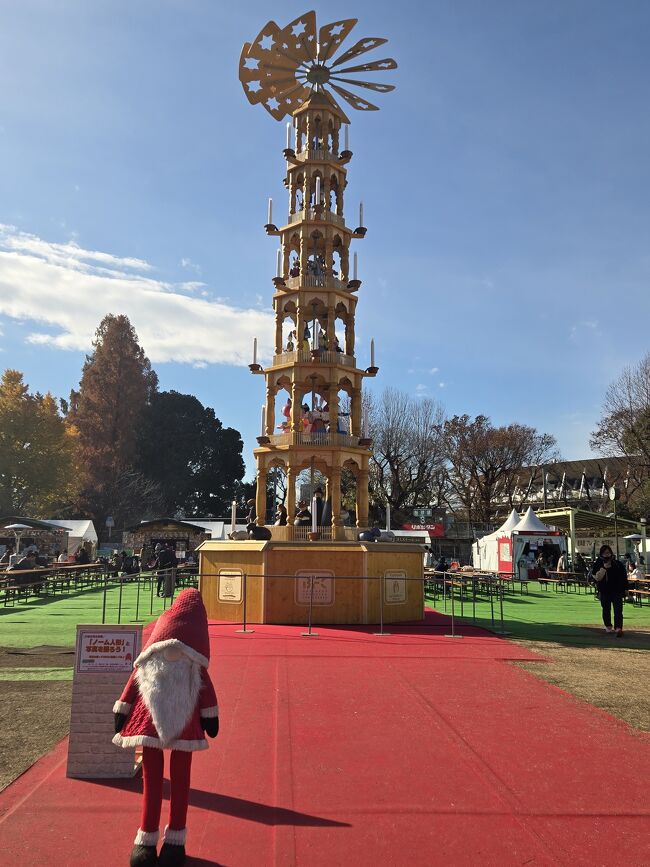 東京クリスマスマーケットのシンボル、<br />クリスマスピラミッド。