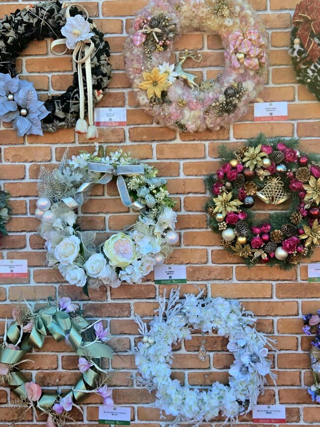 リースのコンテストをやってました。<br />どれも素敵で選べないわ。