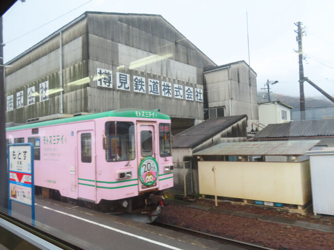 大きな車庫があります。
