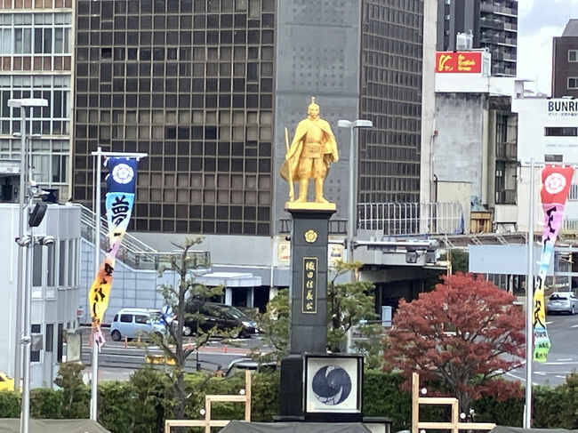 黄金の信長像を見に来ました。
