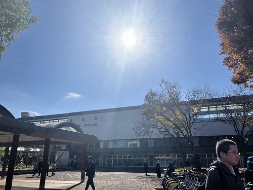 逆光で見にくいですが、鳥取駅です。