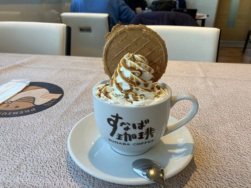 平井知事が「鳥取にはスタバはないが、日本一のすなば（砂場）がある」という言葉から誕生した鳥取県発祥の「すなば珈琲」。<br />そんな鳥取県ですが、今ではスタバが5店舗もあります。<br />この後は、鳥取砂丘と砂の美術館に行きました（別旅行記）<br />