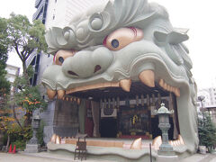 ここも初めてだった難波八阪神社。圧倒的に外国の方の比率が高く、特にこのインパクトのある獅子殿は大人気でした。