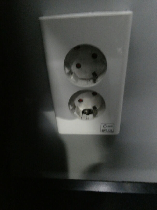 　コンセント付き、Korailでネット予約の際、座席も選べるようになりました。<br />　座席横のコンセントの有無も掲載されています。