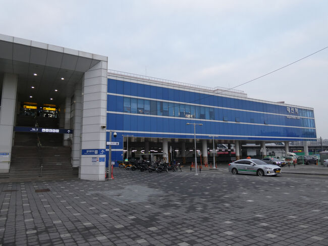 　東口に出てみました。