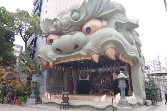 ここも初めてだった難波八阪神社。圧倒的に外国の方の比率が高く、特にこのインパクトのある獅子殿は大人気でした。