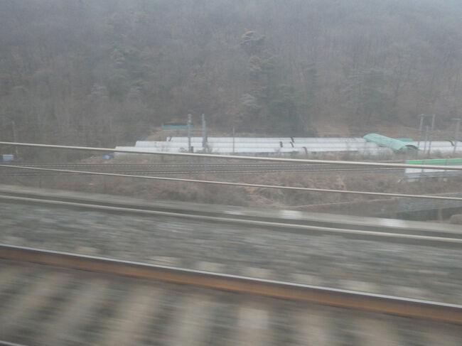 　京釜線と合流します。<br />　線路幅が同じなので新幹線かせ在来線に乗り入れられるのは韓国KTX・SRTの強みです。