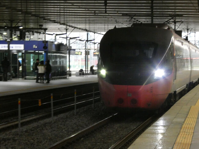 　先発の「ITXセマウル1001号」到着