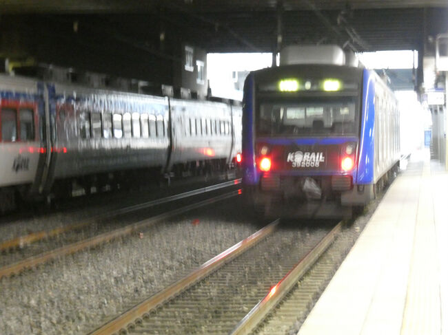 　京釜線と同じホームに停車しますが、ずっと前方の専用ホームに停車します。