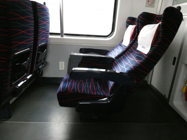 　隣のシート倒れていました。