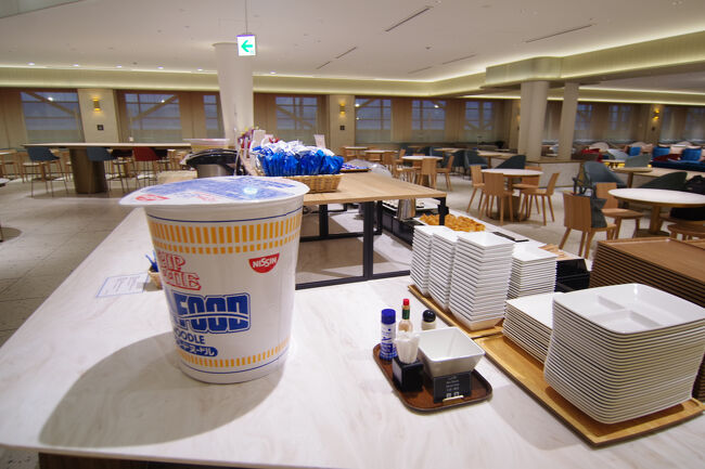 KIX LOUNGEは清潔感があり、食事や飲み物も種類豊富でした。シャワーもあり、快適に過ごせました。