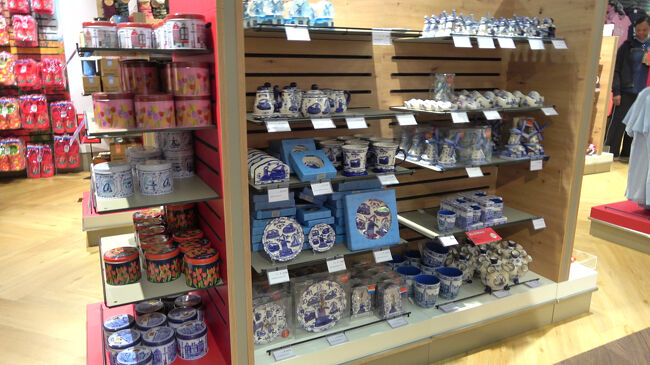 ターミナルビル内のショップ　お土産屋