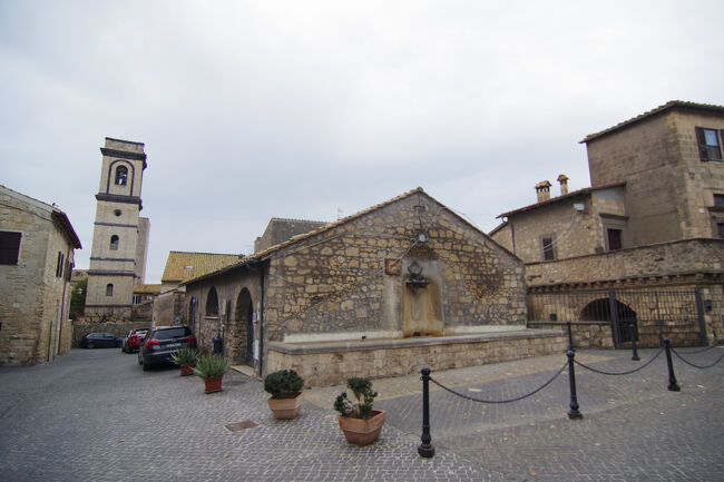 タルクイーニアの街はそれほど大きくなく、街の作りも個人的には好きだったのですが、前日の寝不足と、天気があまり良くなかったこともありそれほど長居はしませんでした。翌日以降は天気には恵まれていたので、この日だけがちょっと残念でした。