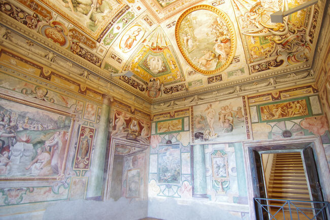 ヴィッラ・アドリアーナをあとにして、もうひとつの世界遺産・ヴィッラ・デステへ。フェッラーラの公爵家エステ家に連なる16世紀のイッポーリト2世の別荘が起原です。