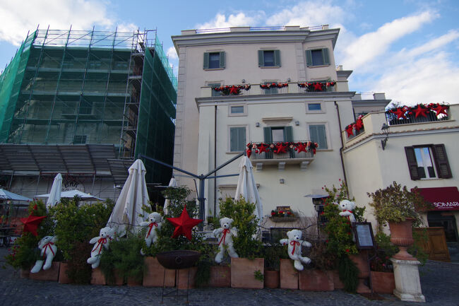 キリスト教の国イタリアではクリスマスはもちろん意味のあるイベントですが、華やかさで言えば日本のほうが上だと思います。南イタリアはローマ近郊よりも華やかですが。