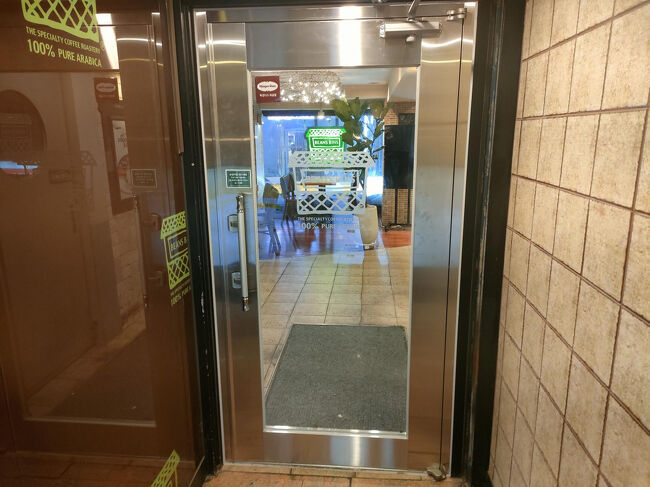 もう１０年ぶりくらいになるんでしょうか、ホント久々の来店です。<br />生のイチゴをトッピングした『ストロベリーワッフル』を食べによく来たものです。<br />https://www.konest.com/contents/gourmet_mise_detail.html?id=9713