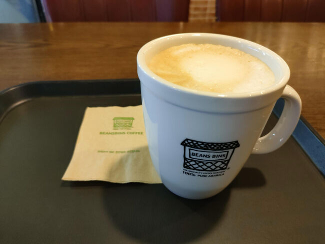 ここでもカフェオレを注文。『駅路』（松本清張）はほとんど読み終わりました。<br />ちなみに、ここ明洞では、通りを歩いていると日本人らしき人をよく見かけるし、日本語の会話も耳にしました。この店内でも日本語会話が聞こえてきましたね（笑）。<br />帰りはまた乙支路入口駅から地下鉄２号線に乗って堂山駅まで帰りました。こうして三日目も終了、明日はとうとう帰国です。