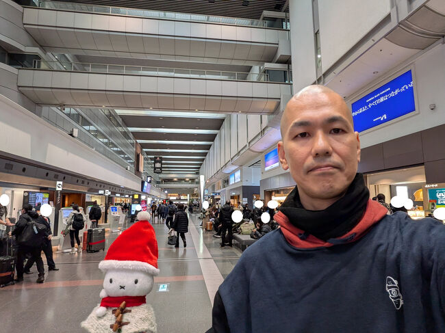 旅行１日目(12月12日)です。<br /><br />皆さん、こんにちは、ムロろ～んです。<br />あっという間の12月！<br />本年も残すところあとわずかとなりました(;^ω^)。<br />２０２５年の旅の〆は羽田空港第１ターミナルから出発です。