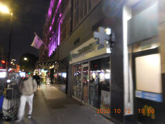 夜7時頃にホテルに無事帰着。
ホテルで荷物を受け取り、移動用に着替えや荷物の整理をして出発。