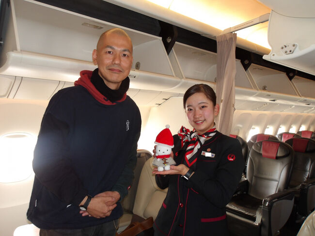 お世話になったＣＡさんにお礼を言ってから、飛行機を降ります。