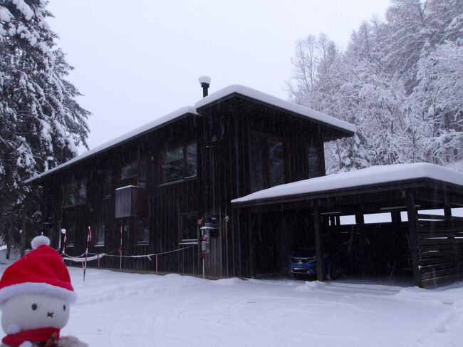 そして、コチラへ(^_-)-☆。<br />美桑の家（エコハウス美桑）です。<br />１棟貸しの宿です。