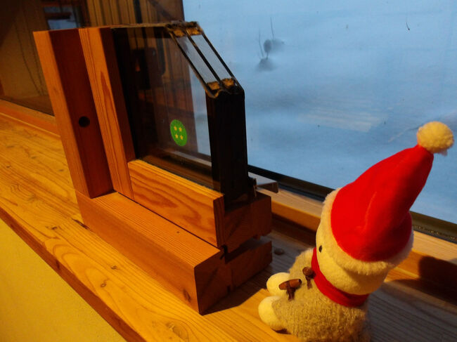 窓ですが、このような感じで３重構造になっていて、冬の寒さから防いでくれます。