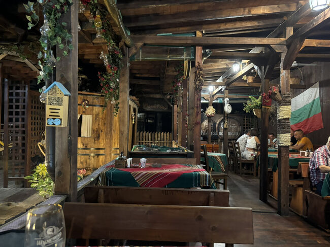 鰻の寝床の如く奥へ奥へ。