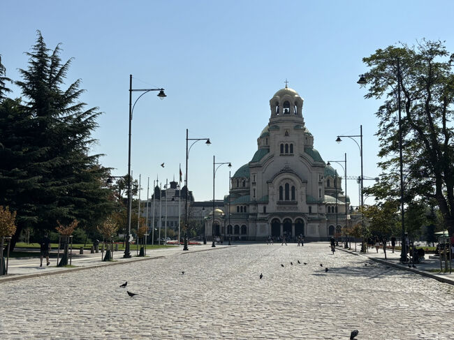 ソフィアのハイライト、アレクサンダルネフスキー寺院までテクテクと。