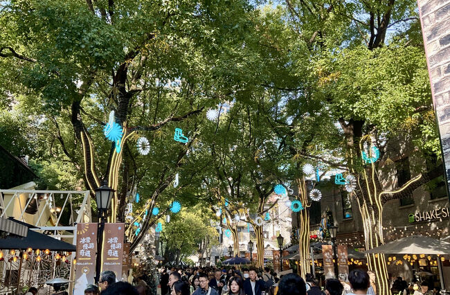 とてもお洒落な雰囲気でびっくりしました<br />中国じゃないみたい…<br />レストランもお洒落なお店がいっぱいで、お腹も空いていたのでここで食べようかと思いました