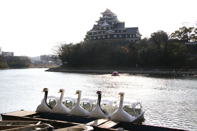 スワンボートと烏城