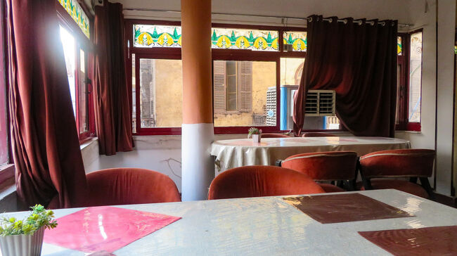 ７日目です。今日はViator扱いのツアー西岸1日ツアーに参加します。<br />2階の食堂で朝食です。