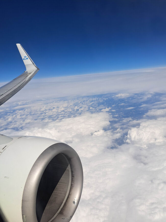 もうすぐ、チェコのヴァーツラフ・ハヴェル・プラハ国際空港に到着です。<br />オランダの空を越えて、次の街へ。旅はまだまだ続きます。<br /><br />つづく