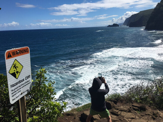 断崖絶壁で撮影するとこの体勢になります。