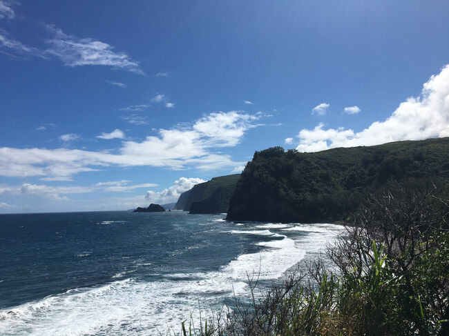 絶壁の先はワイピオ渓谷