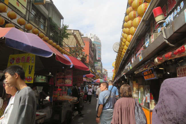 夜市ですが昼間もお店が並んでいます。<br />
