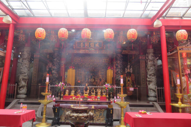 中心の慶安宮があります。