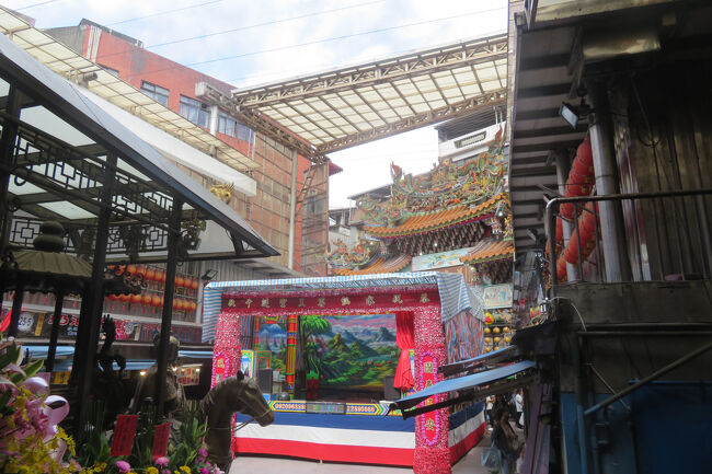 寺の奥には公共トイレがありとてもきれいで助かりました。