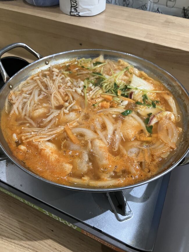 4軒目荻窪に移動し、こぼバルという居酒屋で飲んで鍋食べた