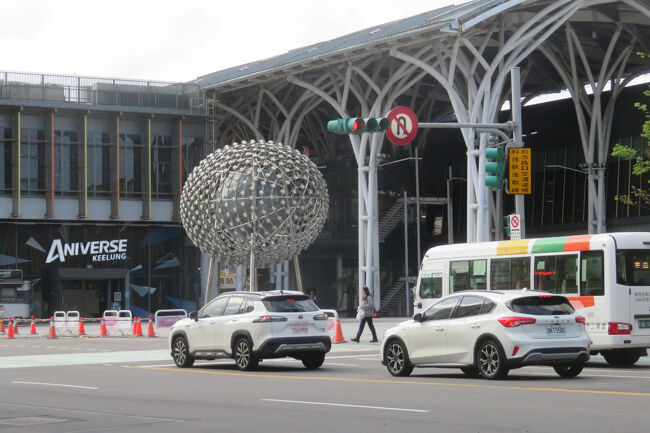朝、出発した基隆の鉄道駅やバスステーションの前を通りベリッシマに戻りました。
